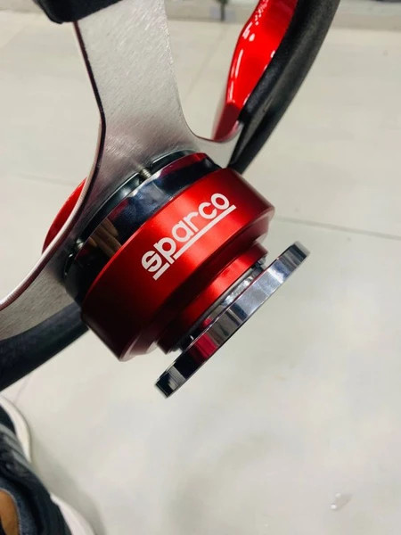 توپی فرمان متحرک برند sparco رنگ قرمز